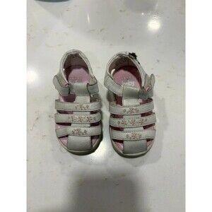 White leather baby girl sandals size 4